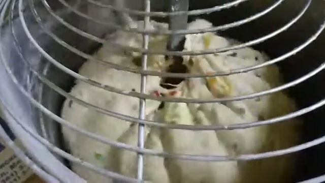 Как пекут куличи к Пасхе в "Плюшкин и Ватрушкин" в Калуге смотреть онлайн