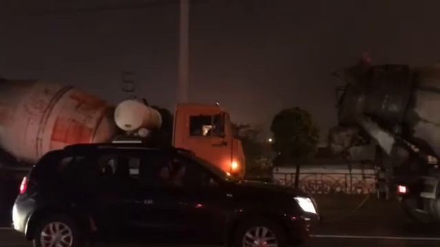 Две бетономешалки врезались в Ставрополе смотреть онлайн