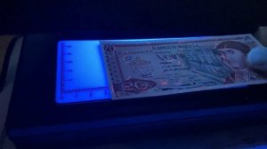 Проверка подлинности денег в ультрафиолетовом свете с помощью нового детектора DOLS PRO