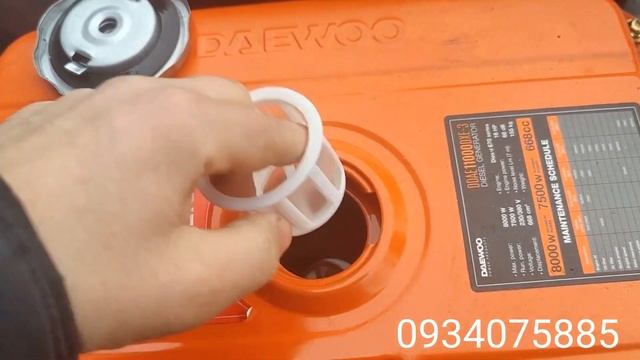 Обслуговування бензинового або дизельного генератора. Заміна оливи. смотреть онлайн