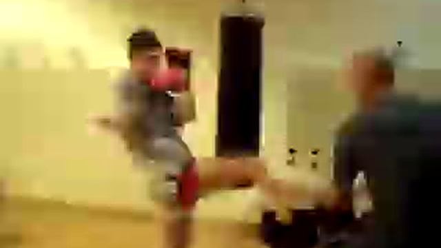 Тренировки в клубе АТАКА. Тайский бокс. Москва смотреть онлайн