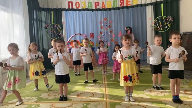 Средняя группа, танец «Бабушка», музыка Ольги Воеводиной. смотреть онлайн