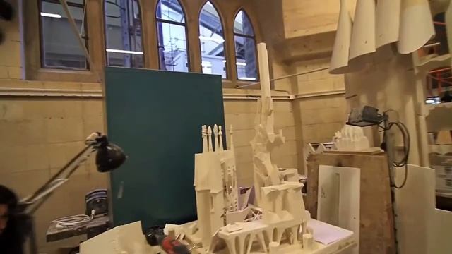 «Искупительный Храм Святого Семейства (Саграда Фамилия кат.Temple Expiatori de la Sagrada Família)» смотреть онлайн