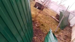 Падающий снег с крыши разрушил забор. Нет нормы отступа.