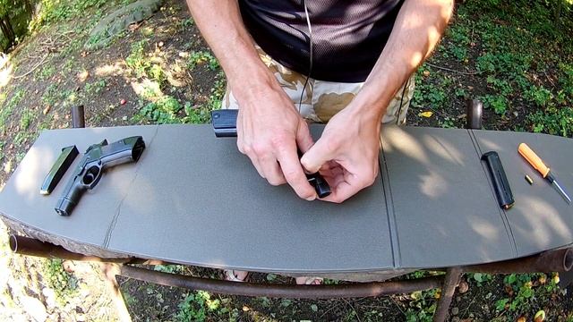 Обзор газового пистолета ИЖ 77-8 в калибре 8мм. Overview Of The Gas Pistol IZH 77-8 Caliber 8mm.