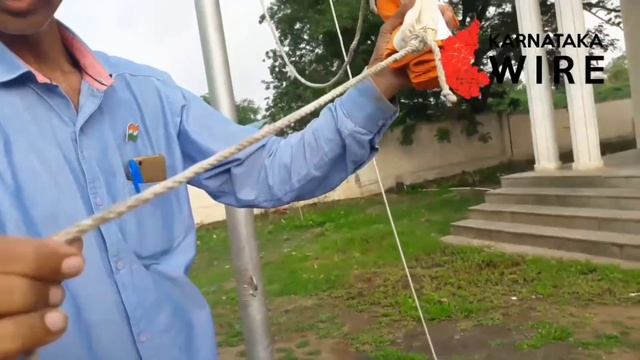 How to tie indian flag? Tiranga/jhanda kaise bandhe ? KARNATAKA WIRE 19/08/2019 смотреть онлайн