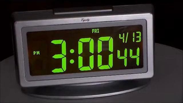 Equity by La Crosse Electric Digital Large Display Selectable Color Alarm Clock 1 смотреть онлайн