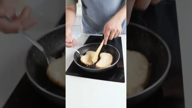 Готовим тосты с помидорами и сыром смотреть онлайн