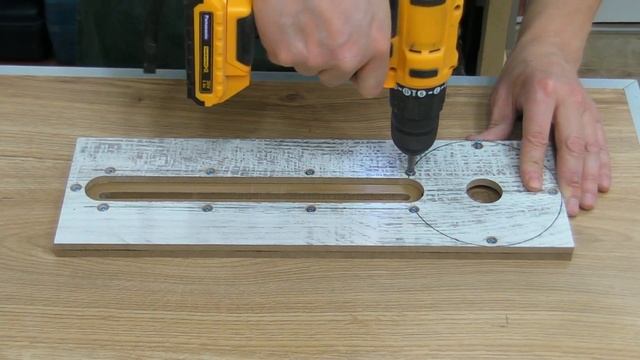 Simple Adjustable Circle Cutter Jig смотреть онлайн