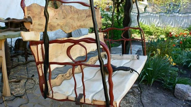 Качели из старой кровати Garden Swing From Old Bed смотреть онлайн