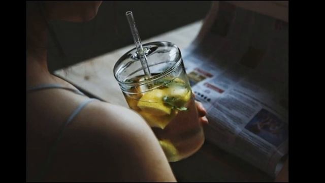Стакан с крышкой и трубочкой смотреть онлайн