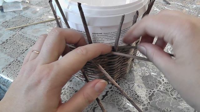 Веревочка из четырех трубочек. Плетение из газет смотреть онлайн