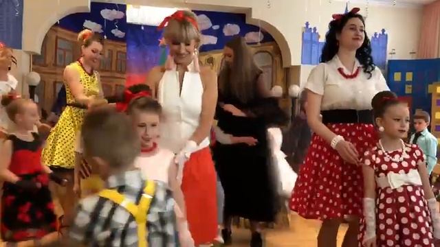 "Танец мамочек" Стиляги) смотреть онлайн
