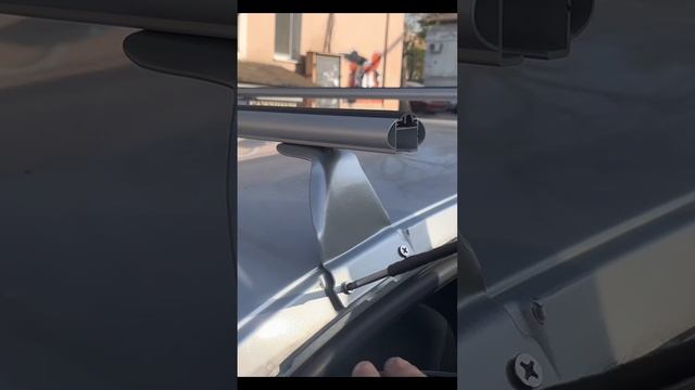 Багажник на крышу - Опоры из нержавеющей стали. Рено Логан смотреть онлайн