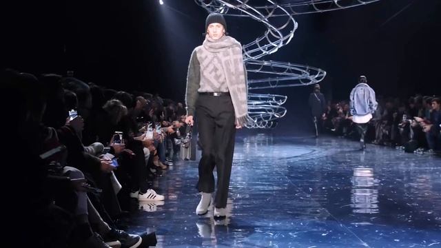 Fendi мода в Милане Men's style осень зима 2023/2024 - Одежда и аксессуары смотреть онлайн