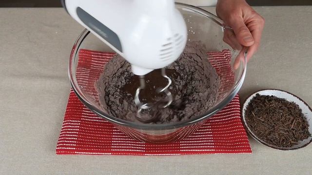 Шоколадные капкейки. Влажные, мягкие и мега-шоколадные капкейки (кексы). Простой доступный рецепт. смотреть онлайн