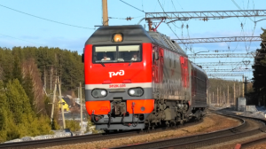 ЭП2К-335 с пассажирским поездом Екатеринбург - Приобье следует через о.п. Сагра