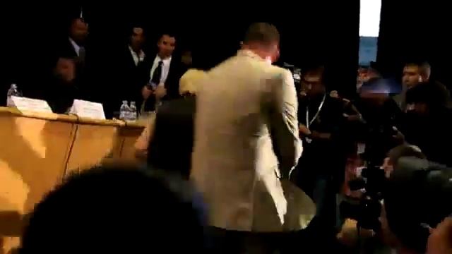 Конференция с Пэрис Хилтон. Обнаженка. смотреть онлайн