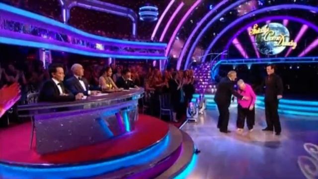 Ann Widdecombe & Anton Du Beke - Tango смотреть онлайн