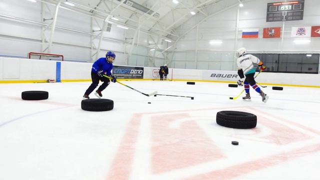 Тренировка на льду. Катание. Техника работы рук.Броски в створ ворот. #hockeyskills #hockey #sports