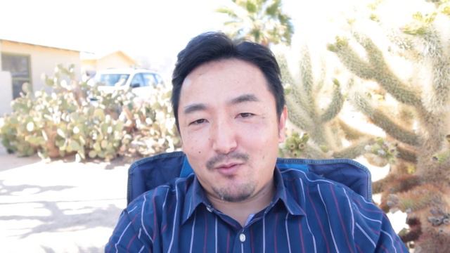 【40年振りの父との再会⁈〜前編〜】どの家族にも夫々のストーリーがあり、ご多分にもれず我が家にもあります。今起きている一大ライフイベントについてジョシュアツリー国立公園から動画にてお届けします。 смотреть онлайн