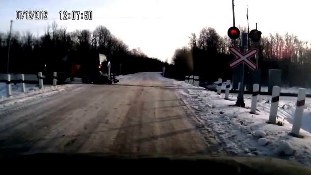 Нежданчик на жд переезде смотреть онлайн