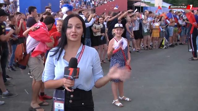 Тысячи человек пришли на набережную, чтобы поддержать Россию в мачте против Испании смотреть онлайн