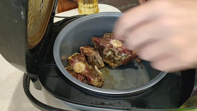 Ужин для ленивых. Хвост говяжий в мультиварке и картошечка в пакете в микроволновке. Минимум усилий смотреть онлайн