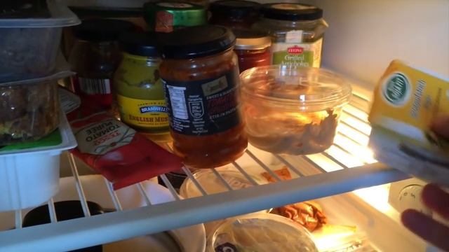 So what DO vegans eat - What's in my fridge & freezer? (tEDV 69) смотреть онлайн