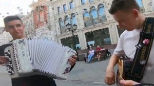 Гитарист и баянист притворились новичками | Guitarist and accordion player pretended to be newbies