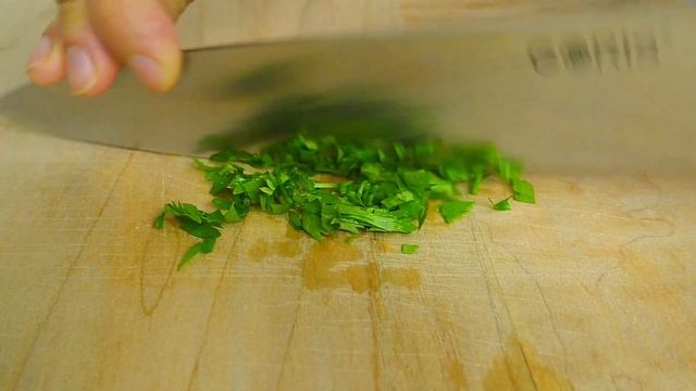 Картофель по-деревенски с хрустящей корочкой + 2 соуса. смотреть онлайн