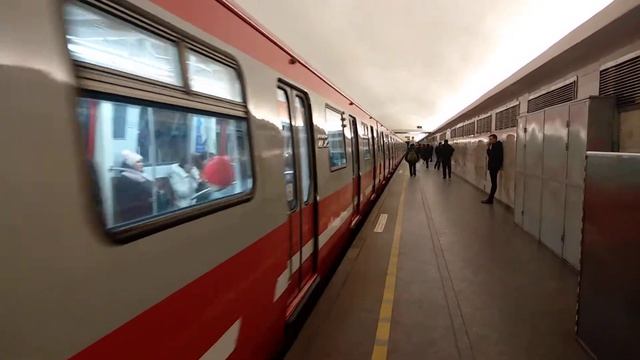 Метропоезд 81-722.1/723.1/724.1 (Юбилейный) на станции метро Технологический институт смотреть онлайн