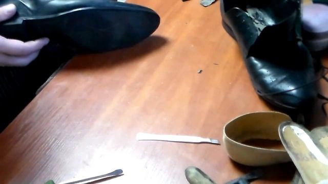 Замена задника на мужских туфлях. Ремонт обуви. смотреть онлайн