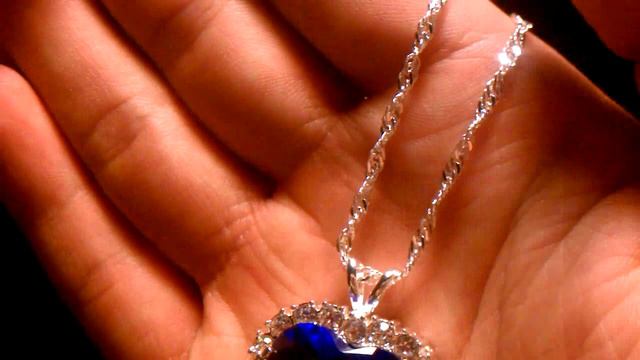 The Titanic: "Heart of the Ocean" Necklace review смотреть онлайн