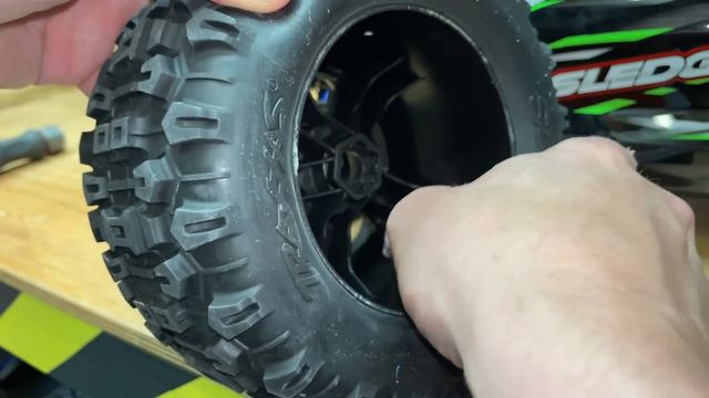 The NEW RC Car that everyone is talking about - Traxxas Sledge смотреть онлайн