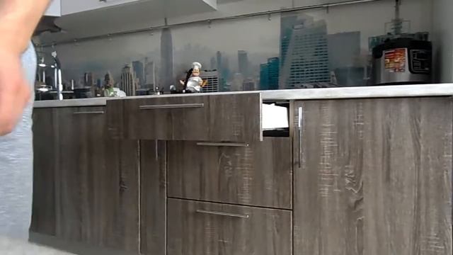 Как вытащить и задвинуть выдвижной ящик с телескопической системой