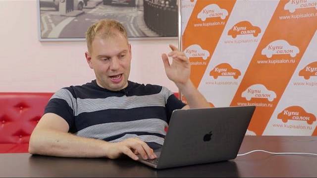 Яркий салон для Гелика. Перетянули центра, руль, заменили ремни в стиле AMG