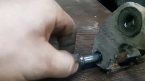 KIA CERATO Устранение бряка от направляющих супортов.