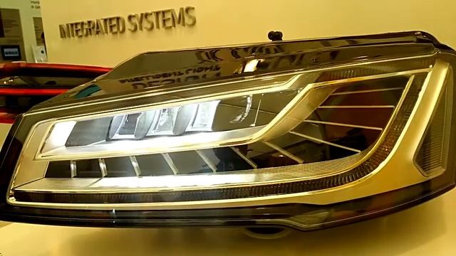 Светодиодная фара Audi (LED) - стенд ф.Hella смотреть онлайн