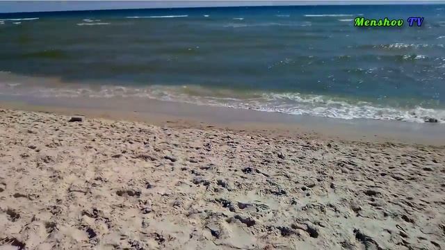 Стена санатория в зелени на море. Красиво смотреть онлайн