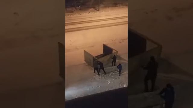 Ветром снесло остановку на ул. Чернышевского в Красноярске смотреть онлайн