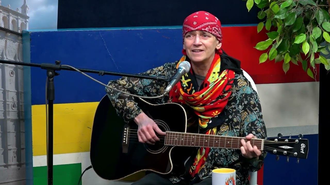 Люди под сорок. Поёт Аня Герасимова Умка смотреть онлайн