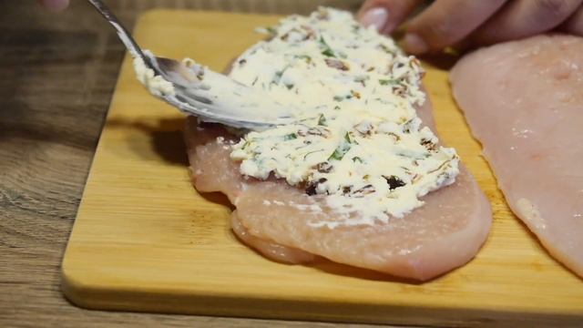 Самый быстрый рецепт куриных рулетиков в беконе на Новый год 2022! Сочное и вкусное блюдо в духовке смотреть онлайн