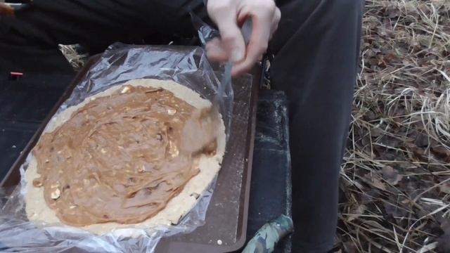 Поход в лес в ДЕКАБРЕ делаем СЛАДКИЙ РУЛЕТ НА ПРИРОДЕ ЧАЙ из ЗЕМЛЯНИЧНЫХ ЛИСТЬЕВ НА КОСТРЕ. смотреть онлайн