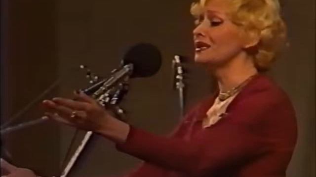 В.И. Кладницкий. "Зовут обелиски". Исполняет: Лидия Кондратьева. Слова: Мара Гризанэ смотреть онлайн