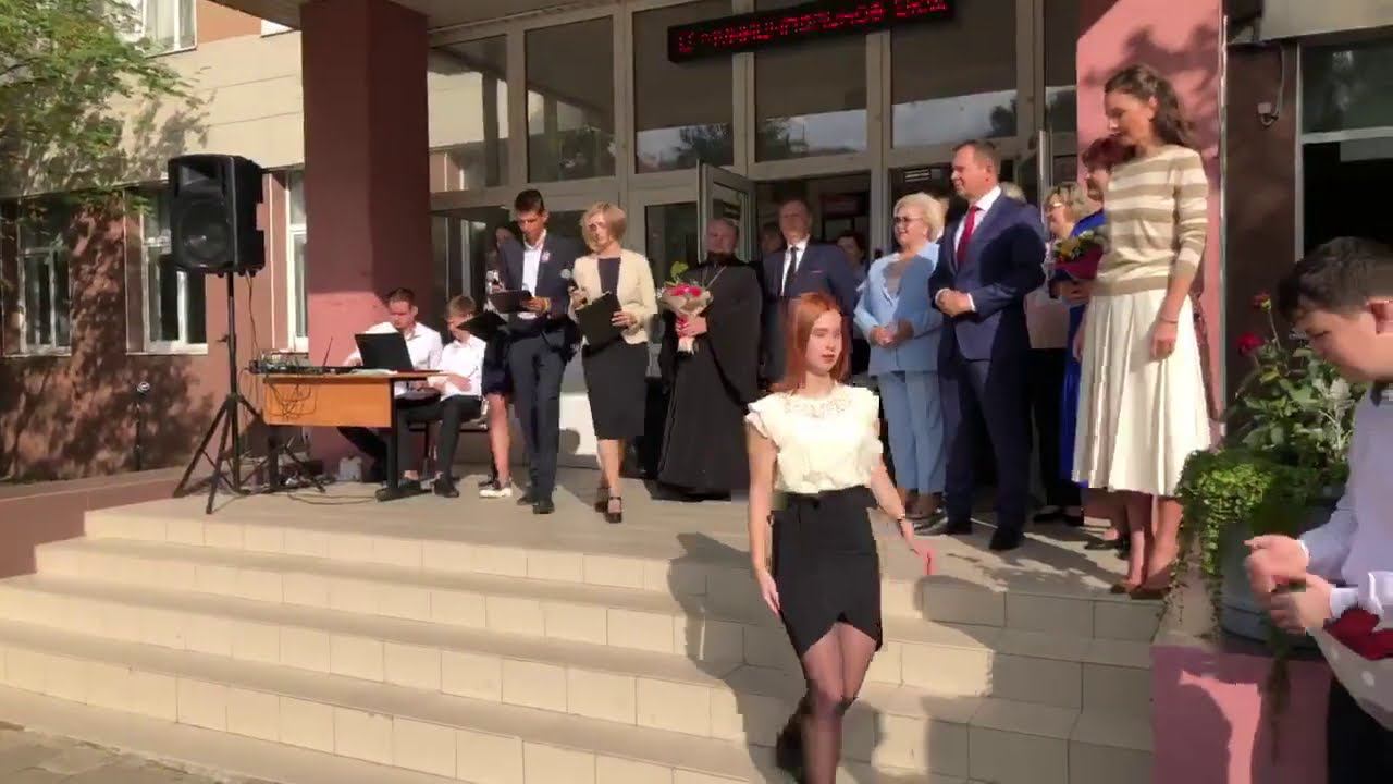 День Знаний в переполненной гимназии №14 с участием министра образования Ирины Каклюгиной смотреть онлайн