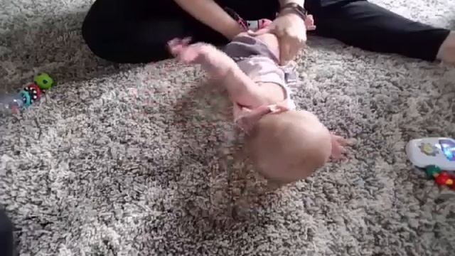 At Home Stretches for Infant With Head Tilt or Tightness смотреть онлайн