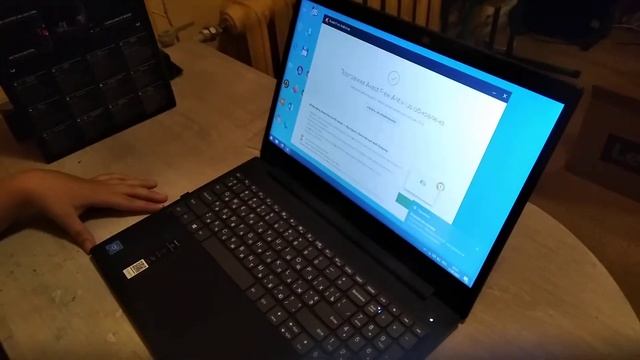 Распаковка ноутбука и аксесуаров к нему . смотреть онлайн