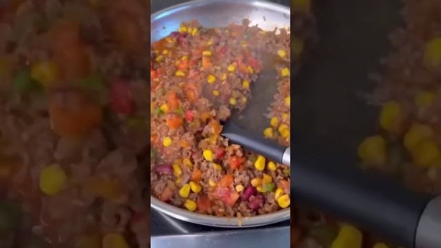 #фаршированныеблины ? Рулетики из блинов, запечённые под соусом бешамель? смотреть онлайн