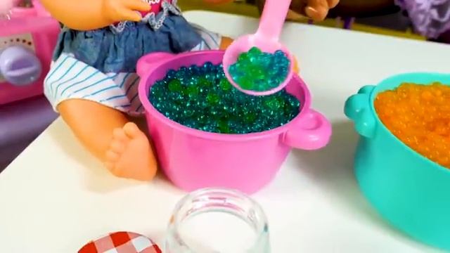 Baby Annabell doll & Baby doll feeding time & cooking toy food. Baby dolls videos for kids. смотреть онлайн
